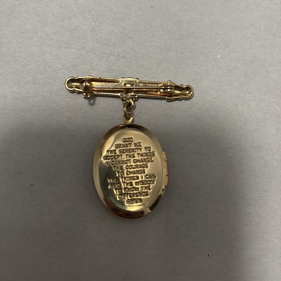 Serenity prayer gold tone locket brooch pin - Picture 3 of 5